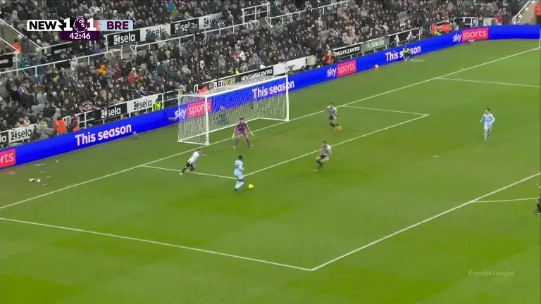Igor Thiago înscrie din penalty în min. 45+2, Newcastle - Brentford 1-2 (VOYO 07.02.2026)